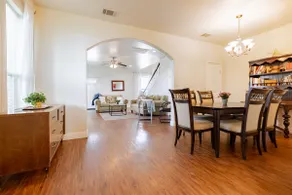 2 miles from F1 Tranquil Townhouse - Image 3