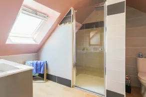 Large comfortable room with breakfast - Image 3