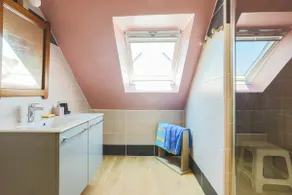Large comfortable room with breakfast - Image 5