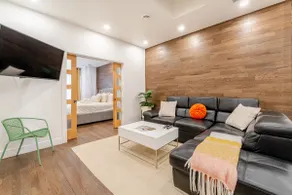 3 bedrooms/DT/King bed/Parking/steps to Metro/ - Image 5
