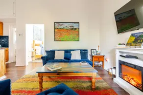 The Van Gogh Apartment - a cozy, creative retreat - Image 3