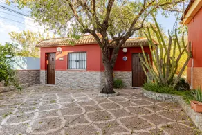 Beautiful villa with private pool 10 min. from Seville - Image 2