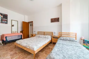 Central Perk comfortable family accommodation - Image 4