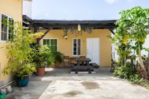 Just 8 minutes from the airport - Image 4