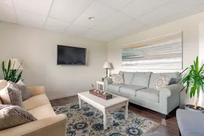 Beautiful Lake Country Retreat -Hot Tub & Sleeps 8 - Image 3