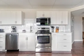 Beautiful Lake Country Retreat -Hot Tub & Sleeps 8 - Image 2
