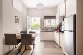 Modern and Spacious apartment in the center - Image 4