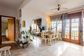 Holiday Apartment steps from the Beach - Image 2