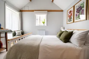 Cosy, self contained en-suite room for 2! - Image 5