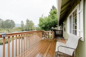 River Retreat Waterfront Puget Island - Image 5