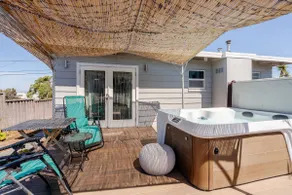 Hot tub+Garden, Swanky House - Image 2