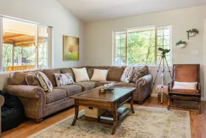 Cozy house with horse arena on 6 acres - Image 2