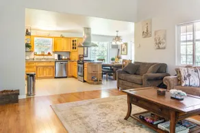 Cozy house with horse arena on 6 acres - Image 3