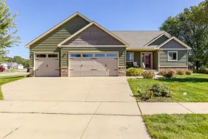 Spacious, Peaceful Home Near Trails & Attractions - Image 3