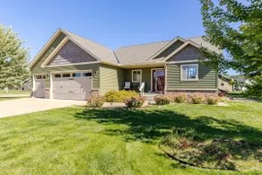 Spacious, Peaceful Home Near Trails & Attractions - Image 4