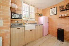 Village house with garden - Image 5