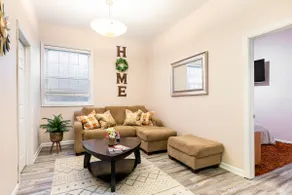 Spacious cozy basement guest apartment by train - Image 3