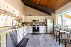 Sunny, Golf Course Home w/ Private Hot Tub & Deck! - Image 4