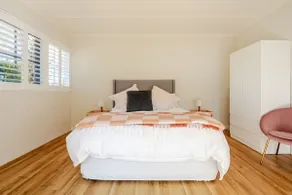 Spacious sanctuary in the heart of town. - Image 3