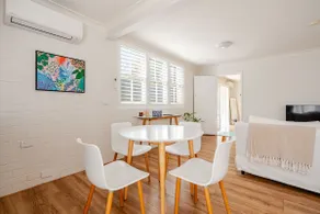 Spacious sanctuary in the heart of town. - Image 2