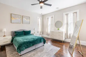 Art Deco Style 2BR home- 5 min walk to Downtown - Image 4