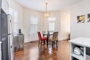 Art Deco Style 2BR home- 5 min walk to Downtown - Image 2