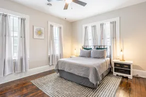 Art Deco Style 2BR home- 5 min walk to Downtown - Image 3