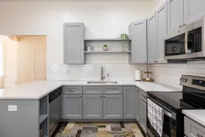 Art Deco Style 2BR home- 5 min walk to Downtown - Image 5