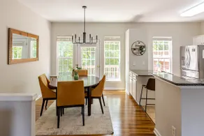 Spacious Home- central to Airport, Crabtree & food - Image 2