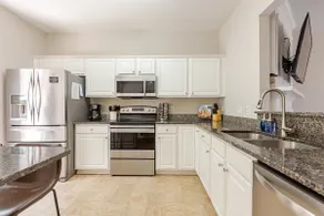Spacious Home- central to Airport, Crabtree & food - Image 5