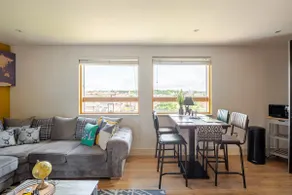 Waterfront 2 bed apartment with views over Ipswich - Image 4
