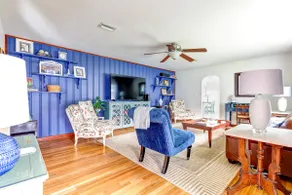 The Happy Hour Cottage | Walk to Downtown! - Image 4