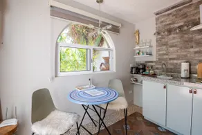 Charming studio with kitchenette & private rooftop - Image 4