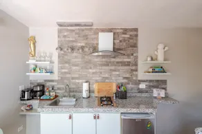 Charming studio with kitchenette & private rooftop - Image 5