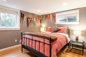 Explore Capitol Hill from a Roomy Apartment - Image 3