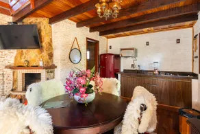 Ipê cottage with kitchen and fireplace in Monte Verde - Image 2