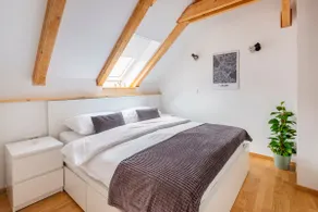 Bright & Spacious Loft In The Heart Of Old Town - Image 4