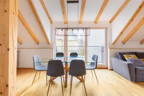 Bright & Spacious Loft In The Heart Of Old Town - Image 2