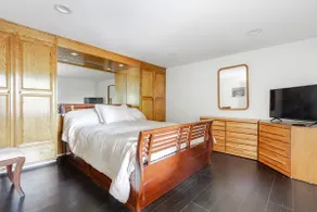 Spacious nature retreat w/ fruit orchard & trails - Image 5