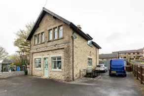 Lovely and cosy 1 bed basement apartment - Image 2
