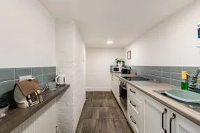 Lovely and cosy 1 bed basement apartment - Image 5