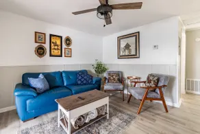 Seguin Farmhouse - 3 Bedroom 2 Full Bath, Sleeps 8 - Image 3