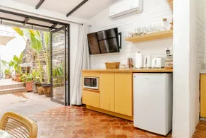Cozy studio with a private patio - Image 4