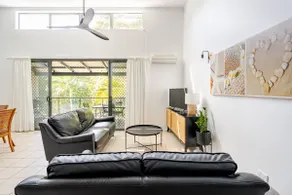 Bright and spacious 2-Bed beach resort apartment - Image 3