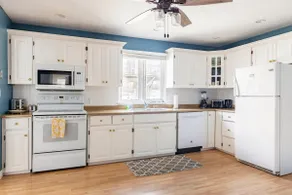 Charming cottage near beach & free EV charging. - Image 5