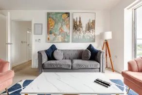Stylish Station Apartment in Rochester with Free Parking - Image 2