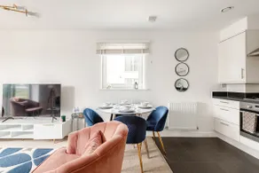 Stylish Station Apartment in Rochester with Free Parking - Image 5