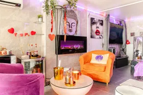 Spa de la Lune - Private love room suite with terrace and view - Air Conditioned- Double jacuzzi - Sauna - King size bed - Free WIFI - Free parking - Free breakfast - Close to CDG airport and to the North of Paris - Image 2