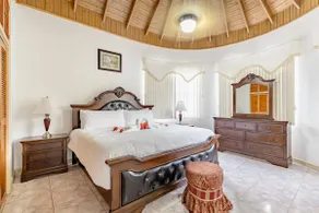 Dream Castle Villa, Montego Bay, 9 Large bedrooms - Image 4