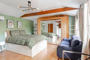 Cozy Cottage Escape in the Heart of Palo Alto - Image 3